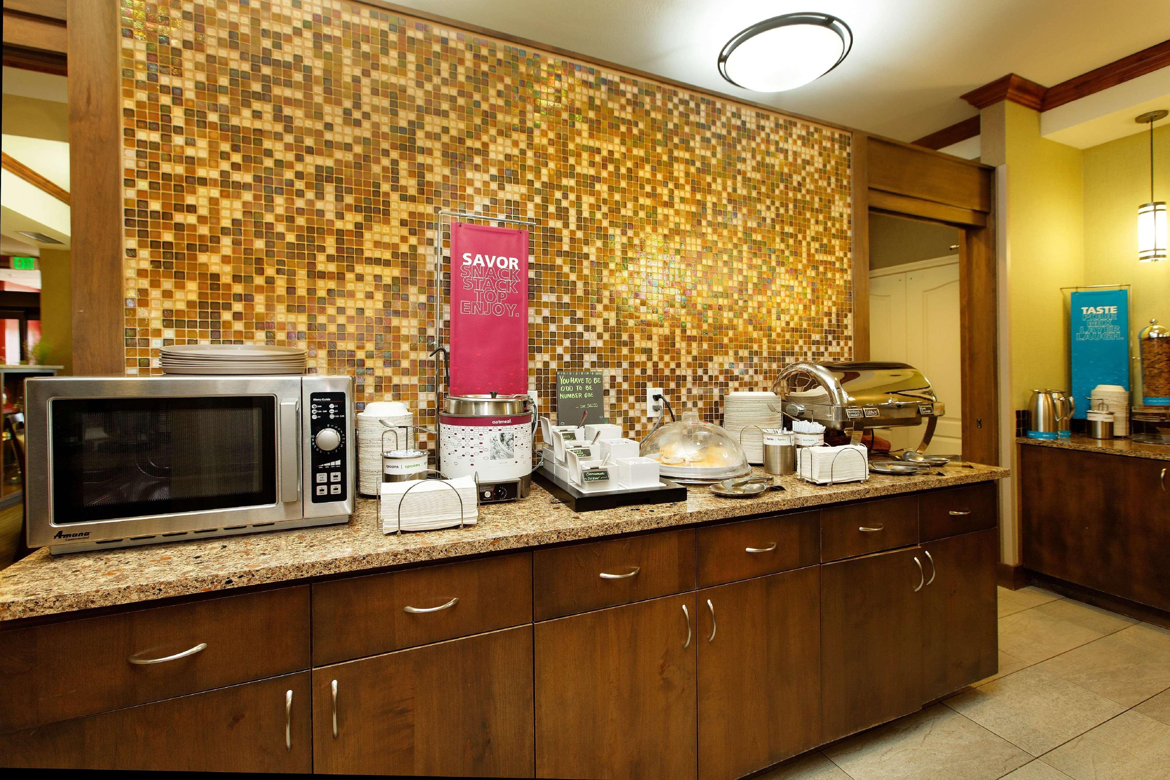 Hampton Inn By Hilton Монтроуз Екстериор снимка