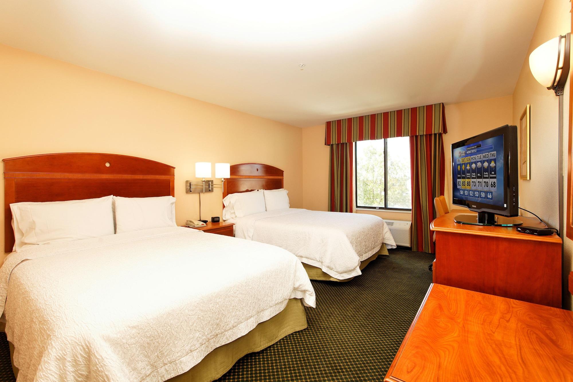 Hampton Inn By Hilton Монтроуз Екстериор снимка