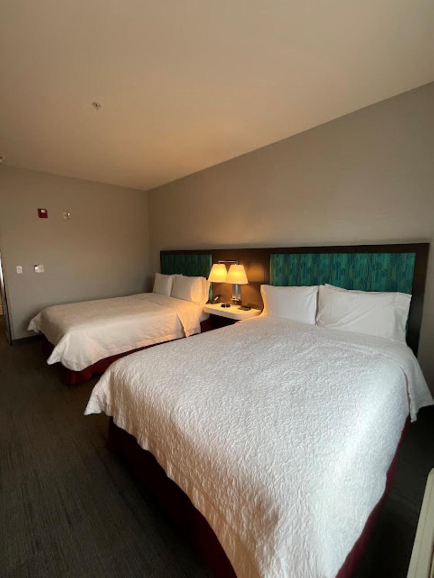 Hampton Inn By Hilton Монтроуз Екстериор снимка