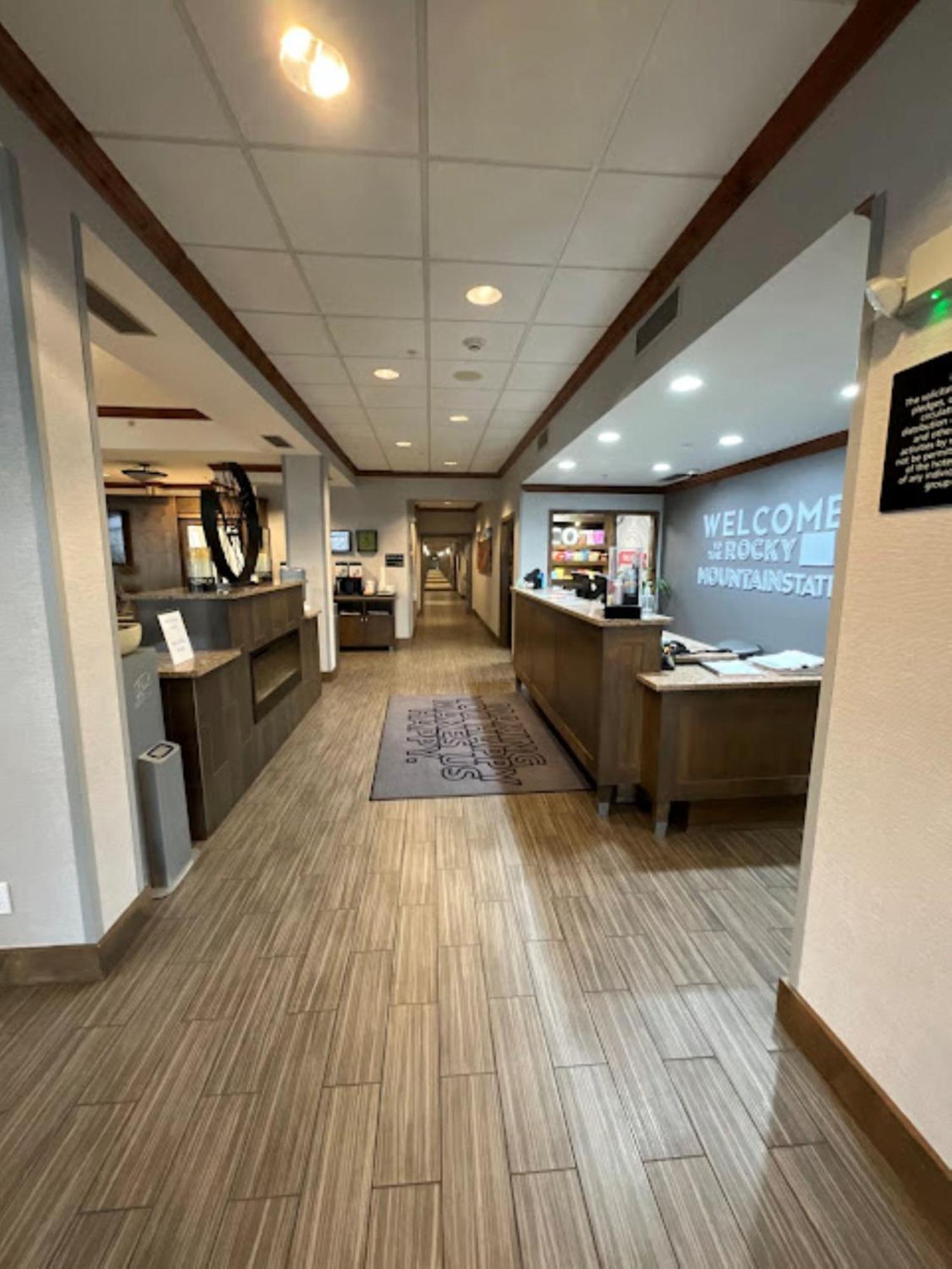 Hampton Inn By Hilton Монтроуз Екстериор снимка