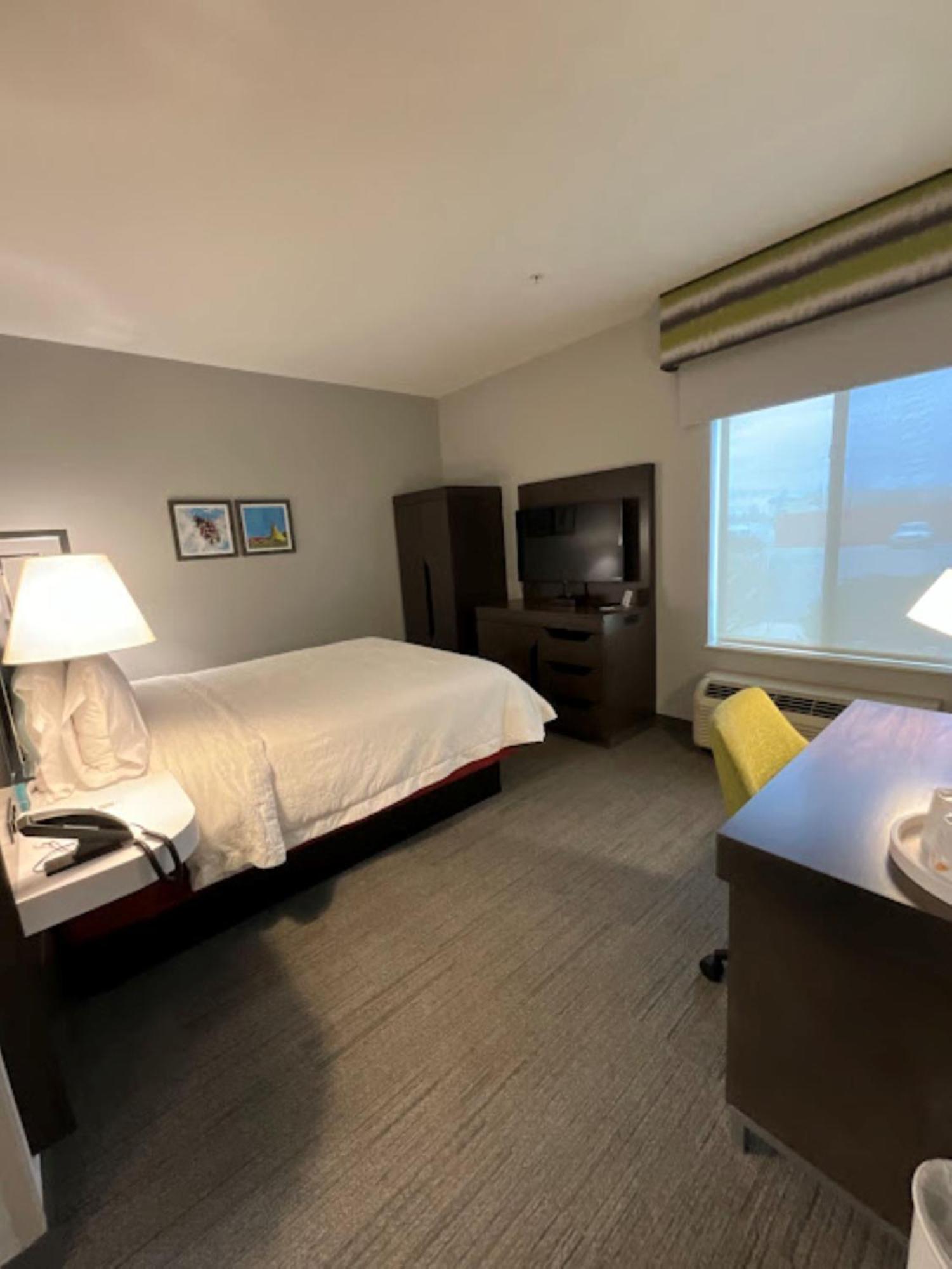 Hampton Inn By Hilton Монтроуз Екстериор снимка