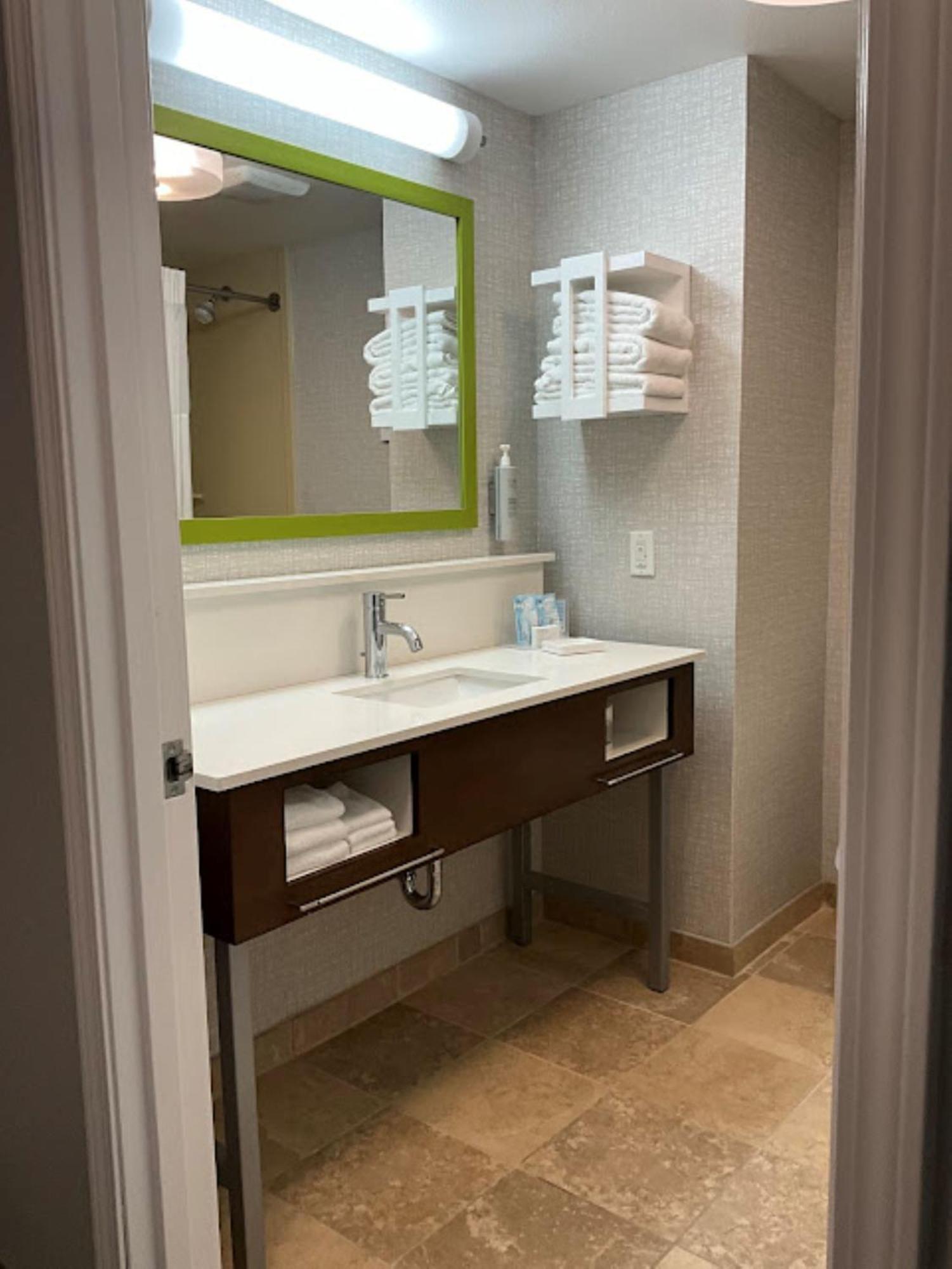 Hampton Inn By Hilton Монтроуз Екстериор снимка