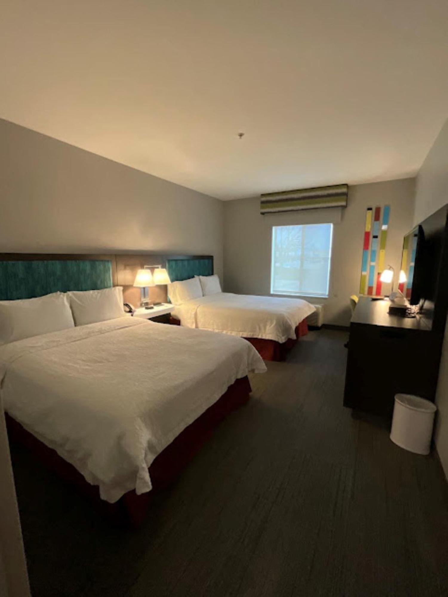 Hampton Inn By Hilton Монтроуз Екстериор снимка