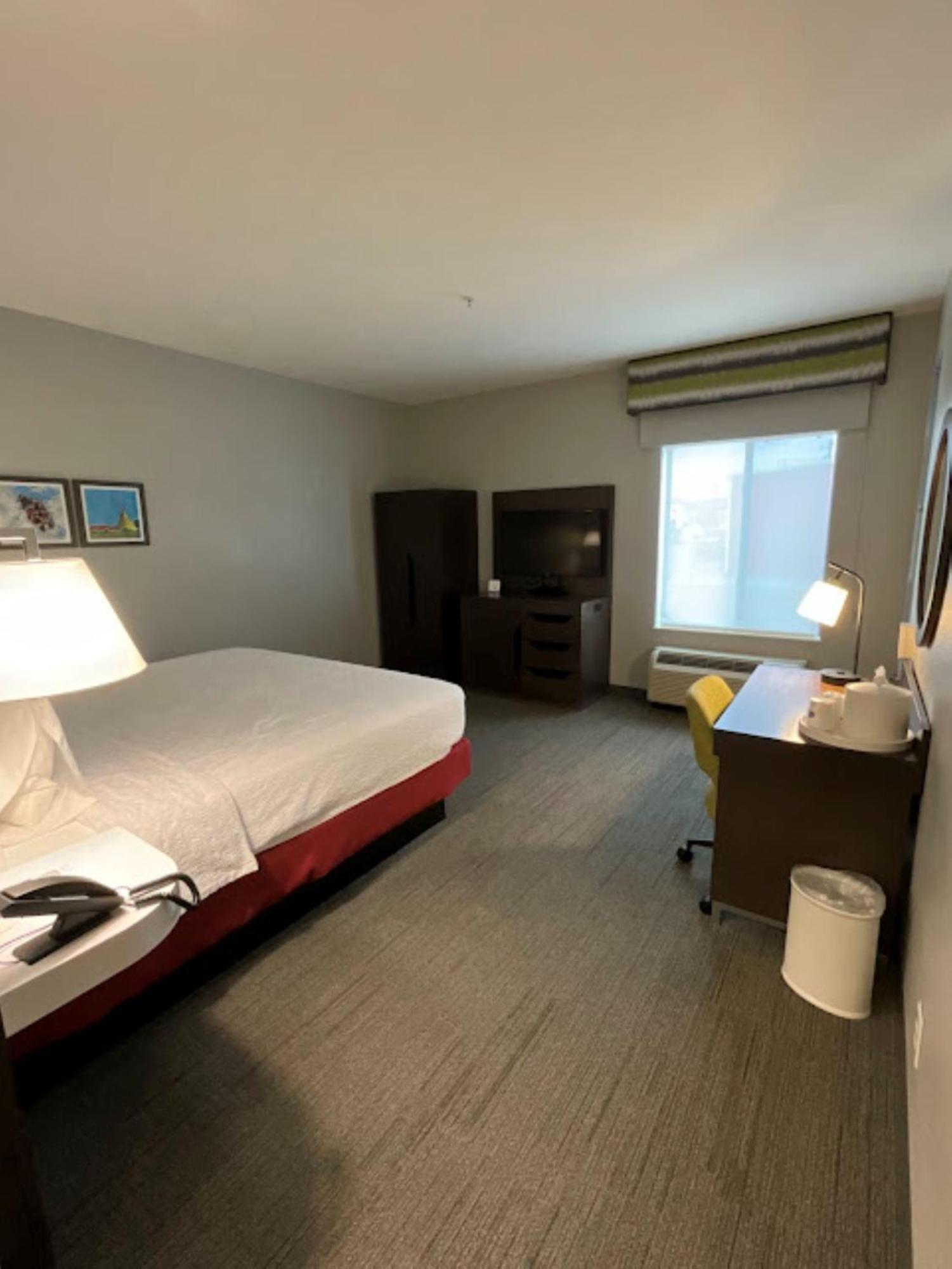 Hampton Inn By Hilton Монтроуз Екстериор снимка