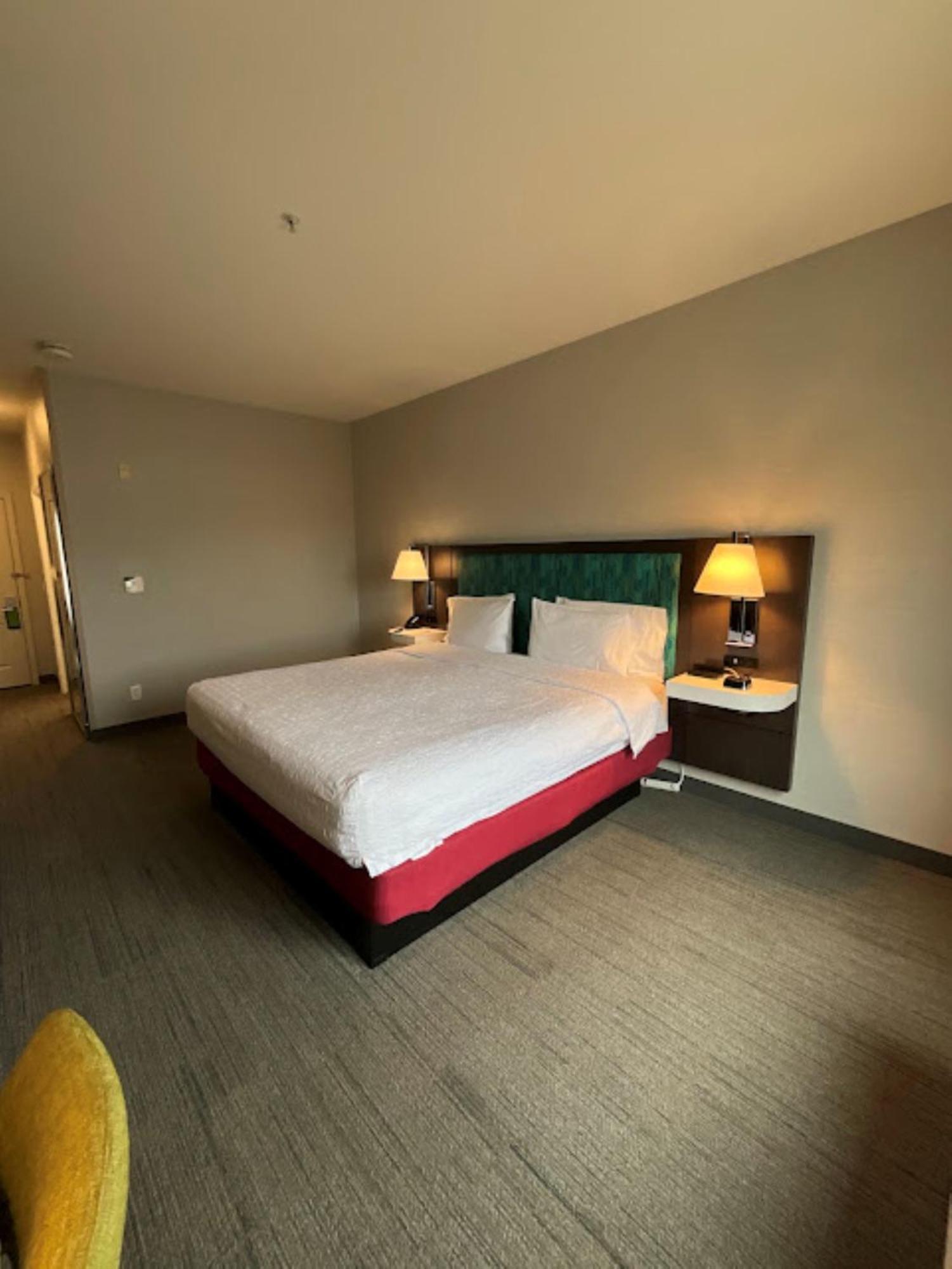 Hampton Inn By Hilton Монтроуз Екстериор снимка