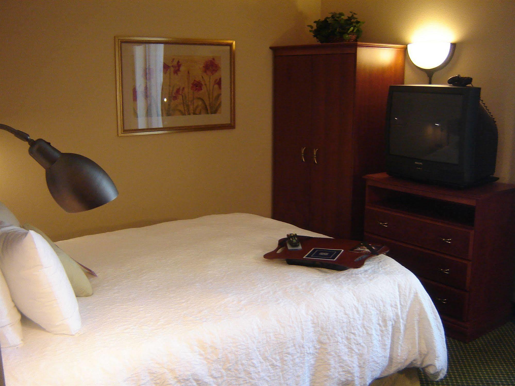 Hampton Inn By Hilton Монтроуз Екстериор снимка